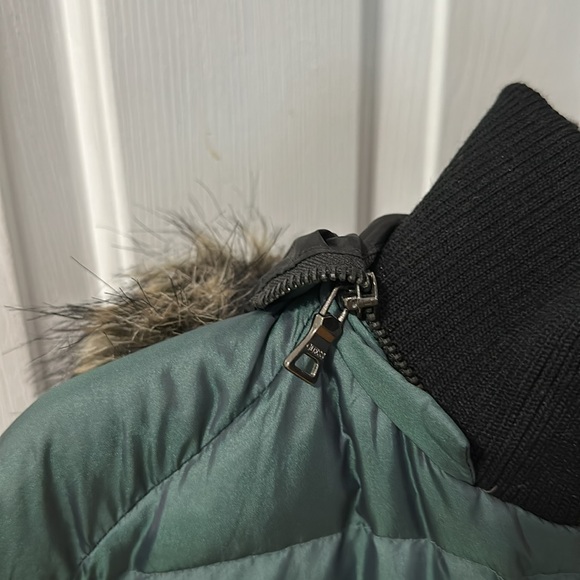 Guess faux fur hooded puffer bomber - Picture 6 of 7